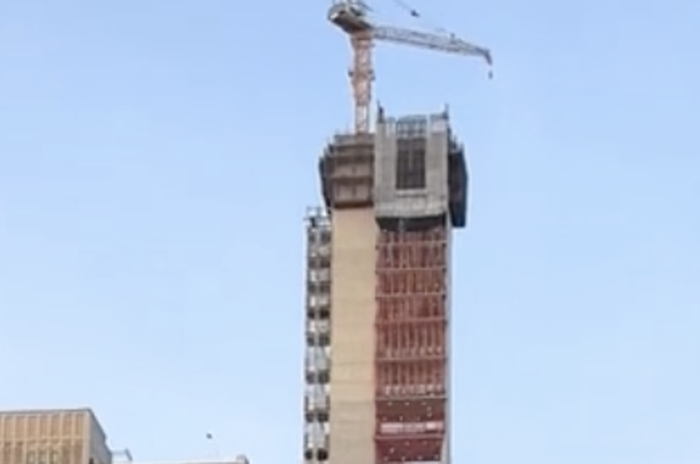 Pred znamenitostjo raste visoka stolpnica, razgled ne bo nikoli več enak (VIDEO) (foto: Tiktok/thedon_owen/posnetek zaslona)