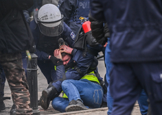 Nasilni protesti kmetov na Poljskem: v spopadih s protestniki ranjenih več policistov