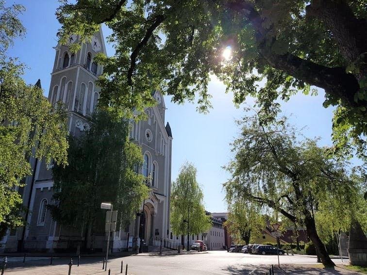 Soseska je znana tudi po svoji Cerkvi sv. Janeza Krstnika.