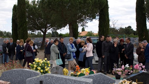 Prekmurski duhovnik sredi obreda razburjen zapustil pokopališče: "Takega pogreba ne bom izvedel!"