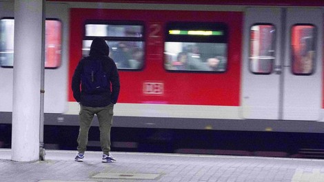 železniška postaja moški
