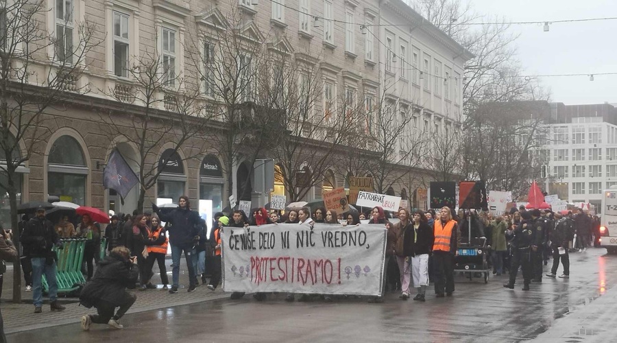 Ob dnevu žena ljubljanske ulice zavzeli protestniki: "Če naše delo ni vredno, protestiramo" (FOTO) (foto: Uredništvo)