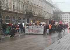 Ob dnevu žena ljubljanske ulice zavzeli protestniki: "Če naše delo ni vredno, protestiramo" (FOTO)