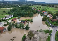 Avgustovske poplave: večina Slovencev se strinja o njihovem glavnem krivcu