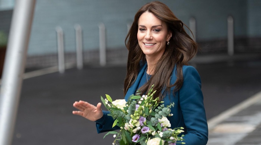 Novice z britanskega dvora: princesa Catherine prvič po operaciji z otroki ... (FOTO) (foto: Profimedia)