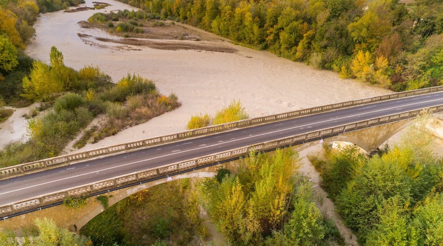 Narasle vode na mostu ujele družino, sledila je velika tragedija (foto: Profimedia)