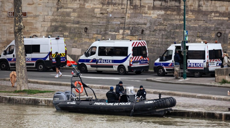 Pred dnevi je poplavila tudi reka Sena. (foto: Profimedia)