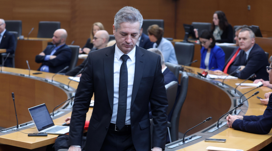 Vlado Roberta Goloba podpira manj kot 14 odstotkov vprašanih. (foto: Bobo)