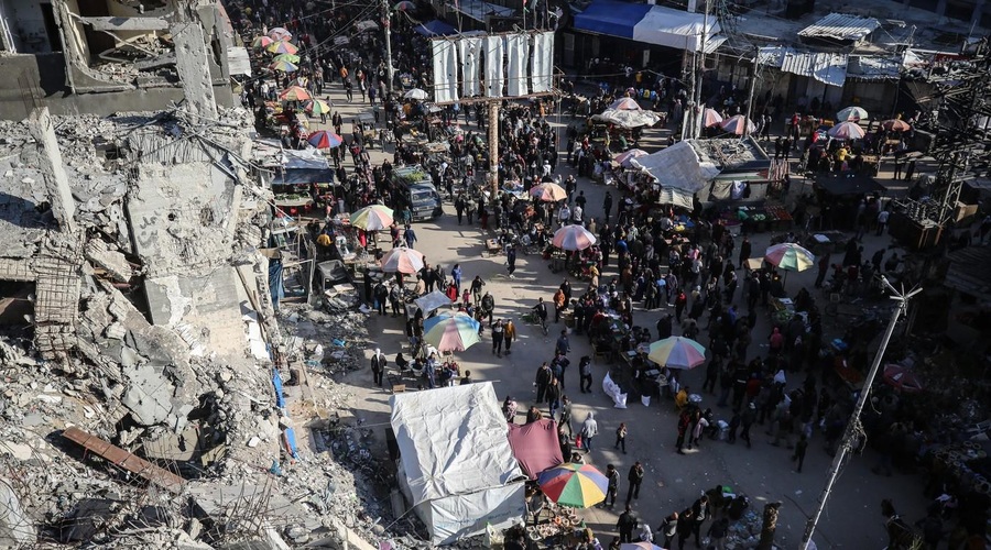 Izraelska vojska ob potrditvi smrti več talcev nadaljuje napade v Palestini (foto: Profimedia)