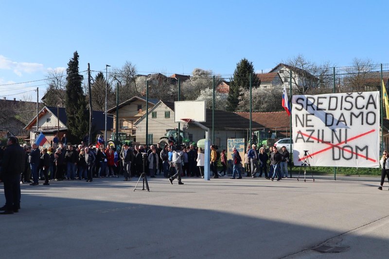 Protesti treh občin prejšnji teden proti postavitvi začasnega azilnega doma v Središču ob Dravi.