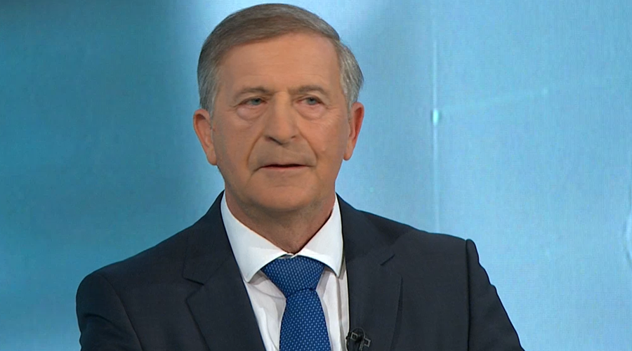 Je Karl Erjavec v Tarči nakazal svojo vrnitev? "Če se želi levi pol okrepiti, bo moral ... " (foto: RTV/Posnetek zaslona)