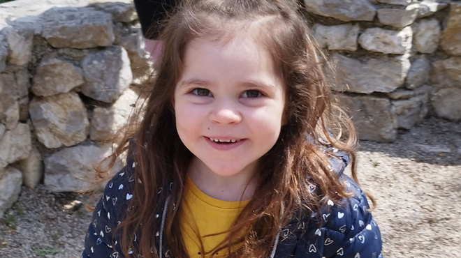 Slovenci, stopimo skupaj: petletna Karolina se bori z redko boleznijo, tudi vi ji lahko pomagate (foto: Arhiv društva Viljem Julijan)