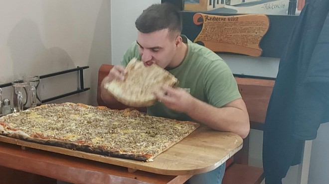 Komur bo uspelo pojesti pico velikanko, bo prejel tisoč evrov: picerija objavila izziv, spodletelo je že 34 ljudem (FOTO) (foto: Facebook/Pizzeria Mona Lisa Karlovac)