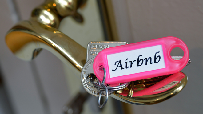 Airbnb zaradi pritožb gostov zaostruje pravila: lastnikom, ki oddajajo stanovanja, so prepovedali ... (foto: Profimedia)