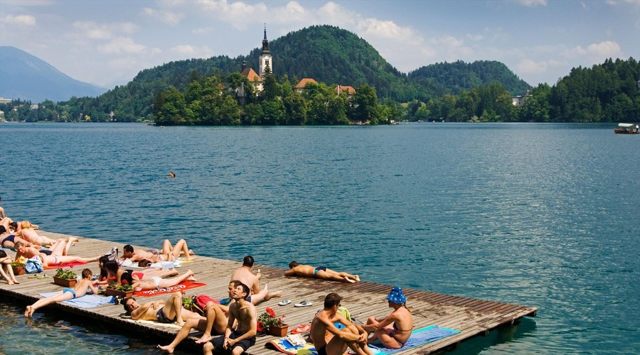 Na Bledu se pripravljajo na novo sezono: preberite, kaj vse so uredili za vaš še lepši obisk! (foto: Profimedia)