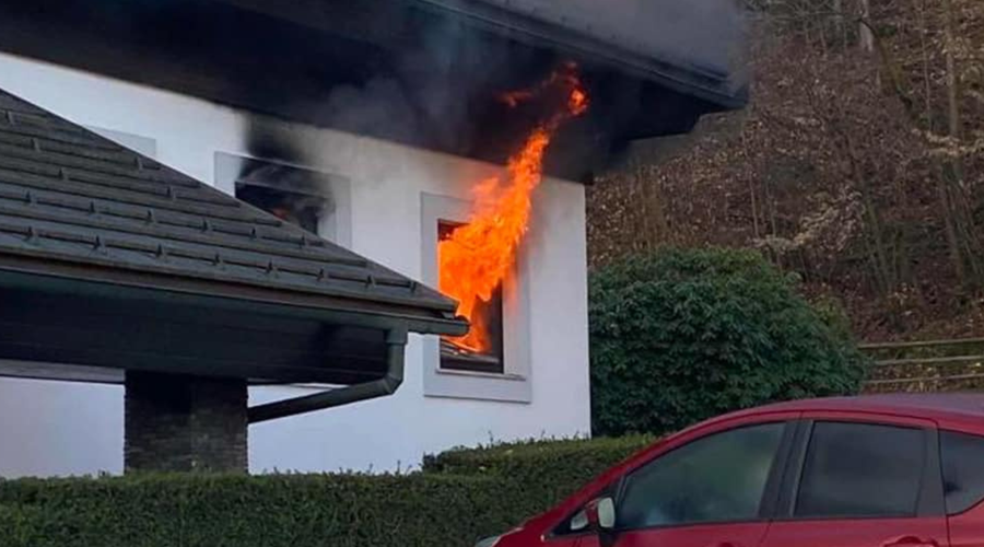 Gasilska intervencija na Gorenjskem: požar izbruhnil zaradi okvarjenega električnega aparata (foto: Facebook/PGD Brezje na Gorenjskem)