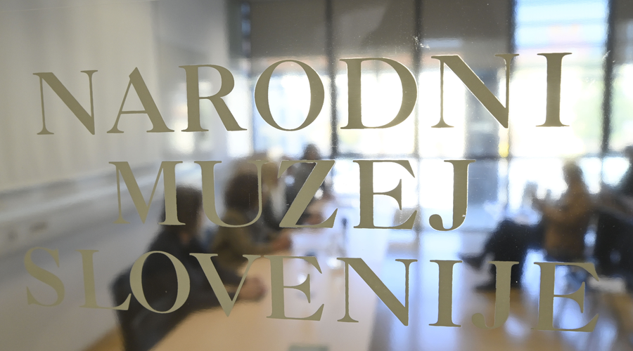 Afera z v nebo vpijočimi ponaredki, ki so jih hoteli razstavljati v Narodnem muzeju, gre na sodišče (foto: Žiga Živulovič jr./Bobo)