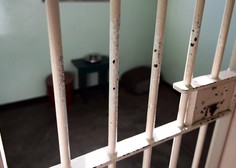 Moški zaradi 25 prometnih kazni v 19 dneh pristal v zaporu
