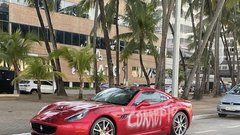 Porisan Ferrari je dolgo sameval na ulici: ko so ga poskusili odstraniti, je postalo jasno, zakaj