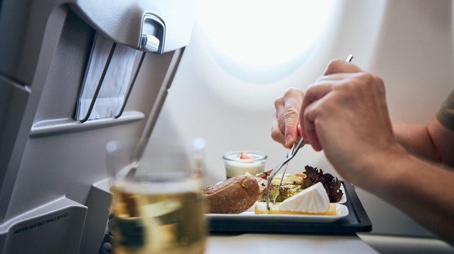 Kako poteka priprava jedi na letalih? (Proces je bolj zapleten, kot si mislite) (foto: Profimedia)