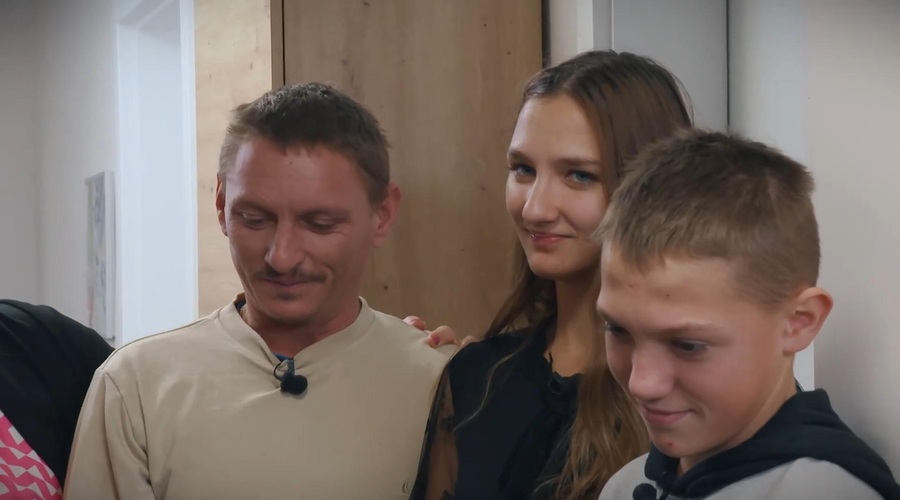 Delovna akcija: družina Potrč je dobila novo stanovanje, a nekateri gledalci so zaradi te podrobnosti zelo nezadovoljni (foto: Voyo/posnetek zaslona)