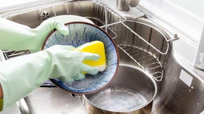 Veste, kako pogosto bi morali menjati gobico za pomivanje posode? (foto: Profimedia)