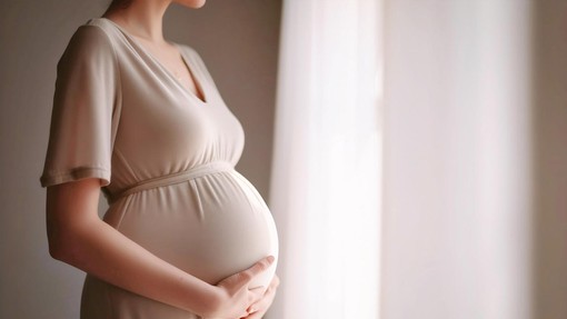 Sporna odločitev? Nasprotniki splava bodo lahko prisotni na klinikah za prekinitev nosečnosti