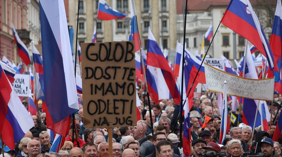 Protivladni protest v središču Ljubljane: "Golob, dosti te imamo!" (foto: Žiga Živulovič jr./Bobo)