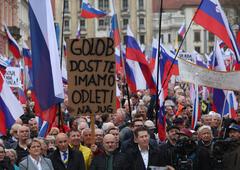 Protivladni protest v središču Ljubljane: "Golob, dosti te imamo!"