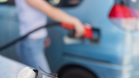 Skoraj leto dni rezervoar polnila brezplačno, ko so jo dobili, pa je postregla z zanimivim izgovorom
