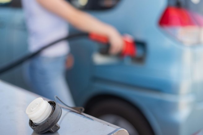 Skoraj leto dni rezervoar polnila brezplačno, ko so jo dobili, pa je postregla z zanimivim izgovorom
