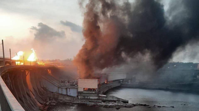 Obsežen ruski napad na Ukrajino: uničili daljnovode jedrske elektrarne in celo trolejbus (foto: X/Yuriy Gudymenko)