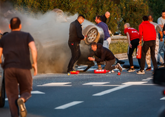 Tako grozno, da je bilo nemogoče gledati: v hudi prometni nesreči umrli 2 osebi, vsi pa govorijo o dejanju mimoidočih (FOTO)