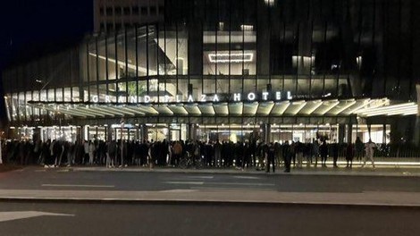 Evforija pred hotelom v Ljubljani, kjer je nastanjen Cristiano Ronaldo (FOTO in VIDEO)