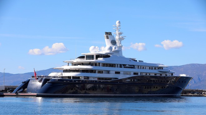 Plavajoči luksuz, vreden skoraj 300 milijonov evrov, je vplul k sosedom (VIDEO) (foto: Goran Kovacic/PIXSELL/Bobo)