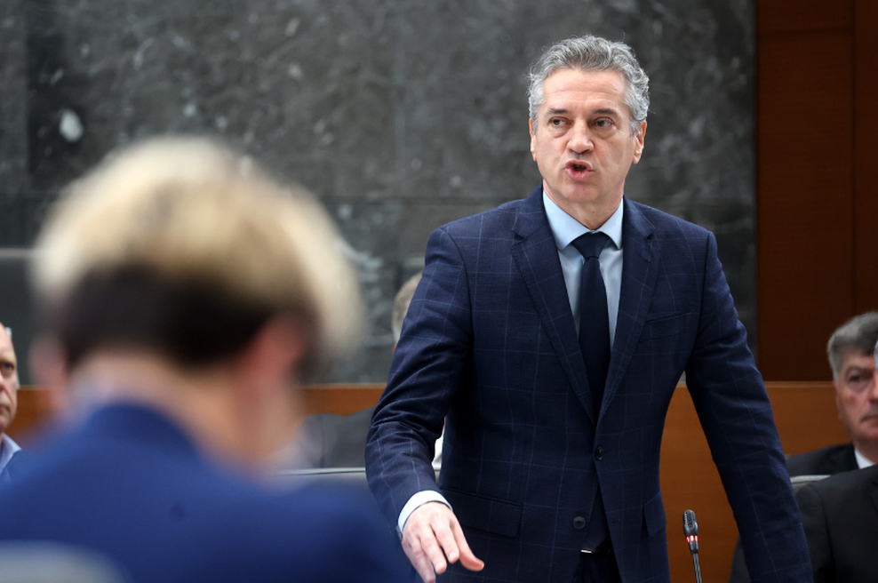Golob na očitke o korupciji: "Vsak naj pomete pred svojim pragom" (foto: Borut Živulović/Bobo)