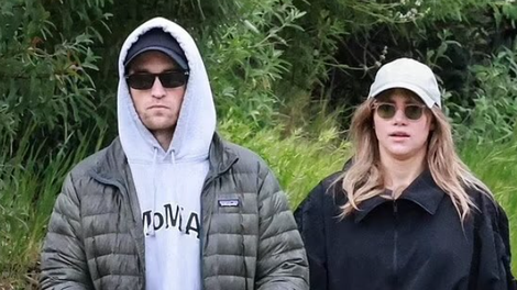 Eden najlepših zvezdniških parov je dobil prvega otroka! (FOTO)