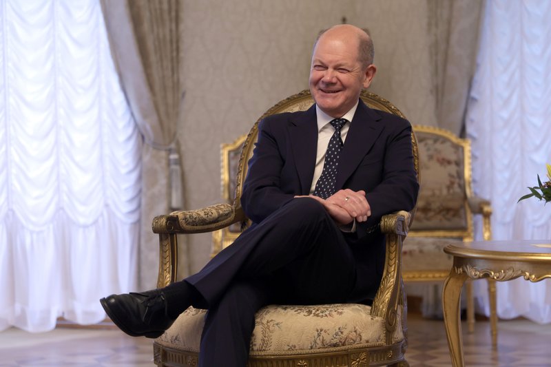 Kancler Scholz je Socialni demokrat, ki pa tokrat ni našel časa za srečanje s sestrsko stranko SD-jem.