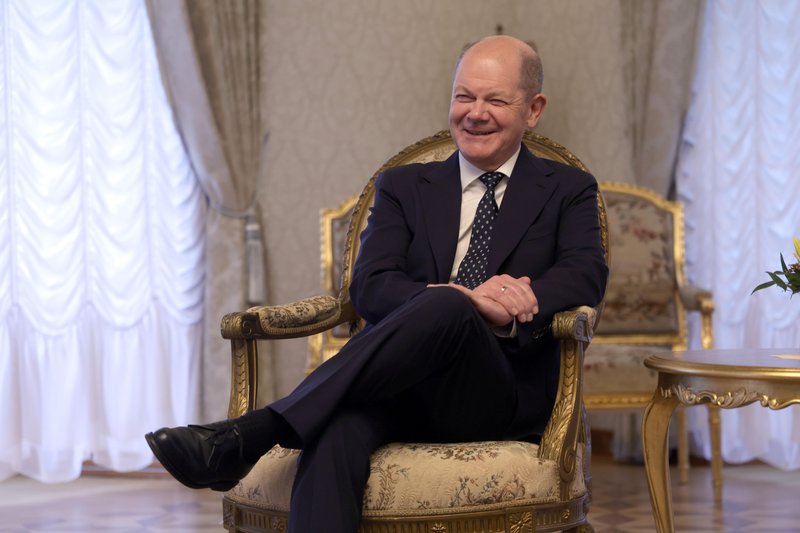 Kancler Scholz je Socialni demokrat, ki pa tokrat ni našel časa za srečanje s sestrsko stranko SD-jem.