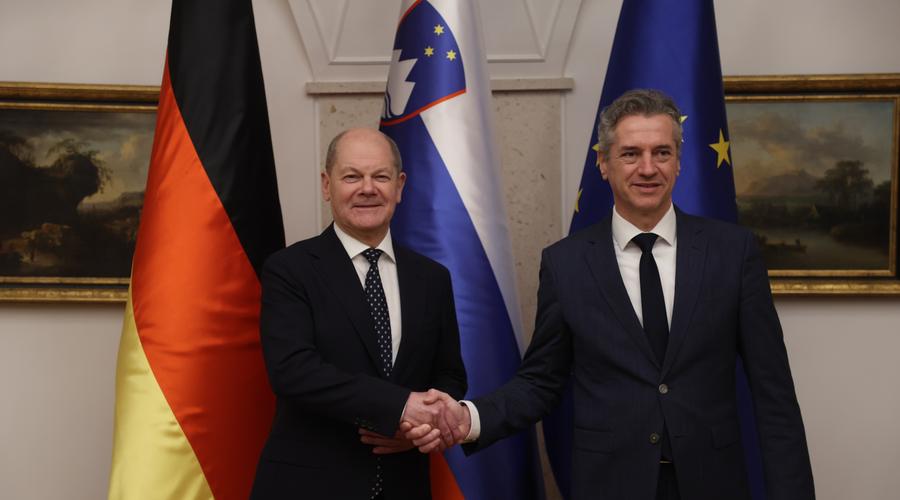 Olaf Scholz na Brdu pri Kranju: izmenjava aktualnih političnih stališč med Nemčijo in Slovenijo (foto: Borut Živulović/Bobo)