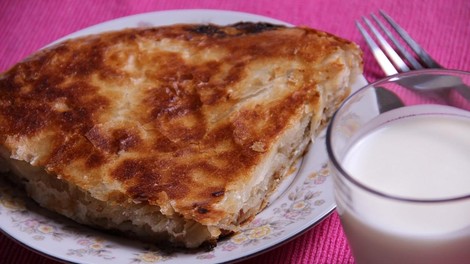 Neprijetno presenečenje v BiH: v bureku z govejim mesom našli tudi svinjino