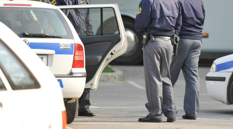 Hude slutnje so se uresničile: ob cesti je ležala pogrešana mamica štirih otrok (foto: Bobo)