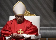 Tradicionalni križev pot letos s posebnostjo: kaj je prvič naredil papež Frančišek?