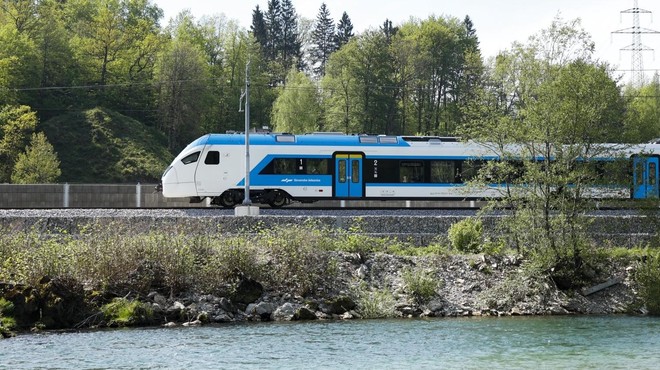 Namesto vlaka vozi avtobus: nadomestni prevoz potnikov med Ljubljano in Litijo (foto: STA)