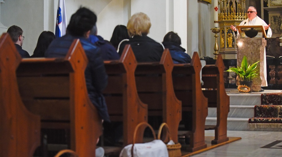 Evangeličanski škof: "Za vsakim trpljenjem, za vsakim umiranjem in tragično smrtjo pride velika noč" (foto: Bobo/Manca Rozman)