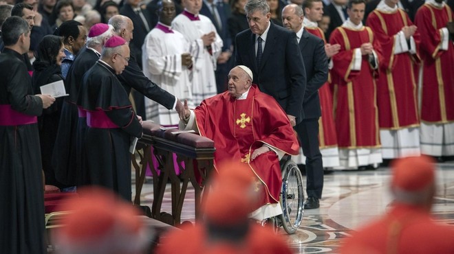 Bo papež kljub zdravstvenim težavam vodil velikonočne slovesnosti? (foto: Profimedia)