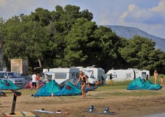 Cene hrvaških kampov v nebo, a to turistov in Slovencev ne ustavi