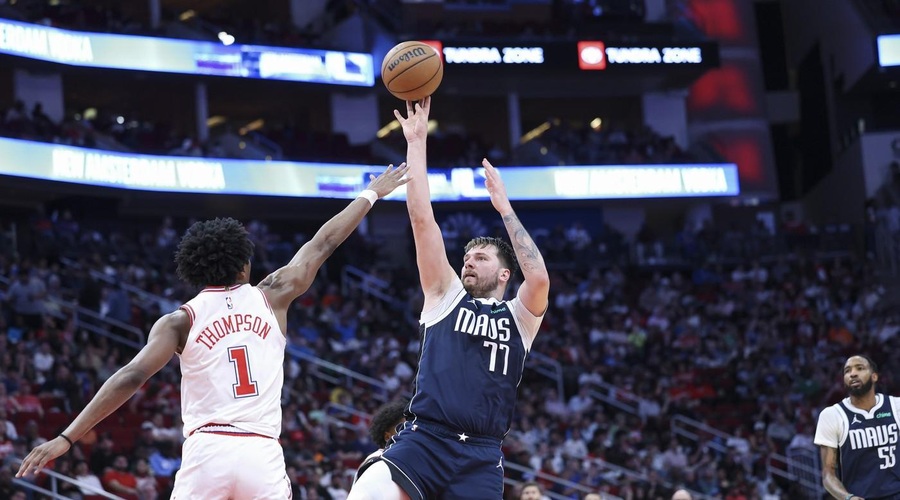 Čudežni deček Dončić zopet udaril: s 47 točkami na kolena spravil Houston (foto: Profimedia)