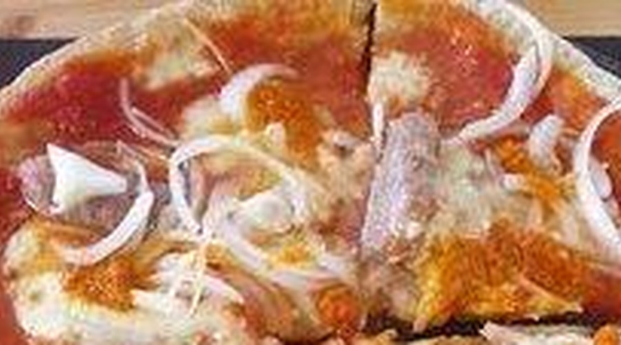 Tradicionalna "slovenska specialiteta": pica s ... čevapi?! (Poglejte, kje jo strežejo) (foto: Tripadvisor/posnetek zaslona)