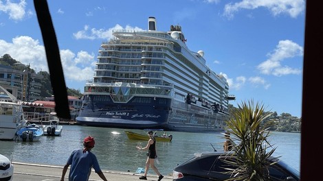 križarka, turisti, otok